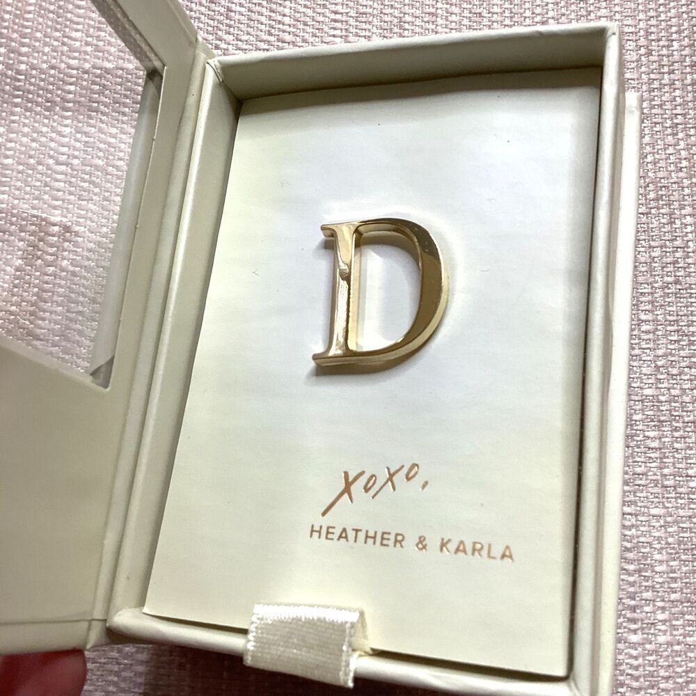 LARK & IVES COLLECTIVES THE GOLD MONOGRAM LYRICS PINS "D"